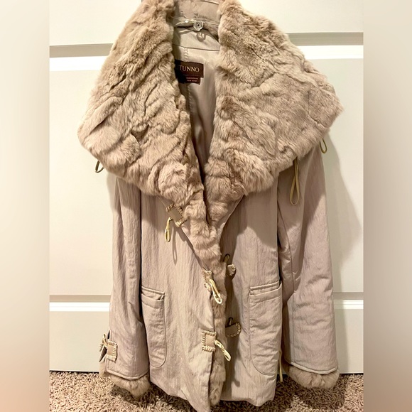 Coat w removal fur - Picture 1 of 13